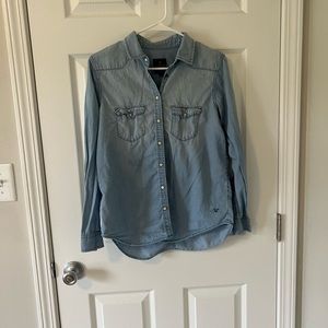 American eagle boyfriend fit button down top